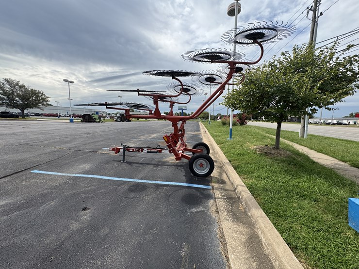 rhino-er-10-wheel-rake-image-1