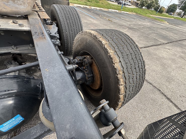 2022-kenworth-t680-image-28