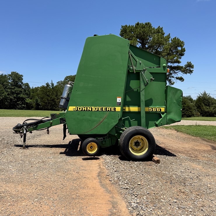1997 John Deere 566 Round Baler