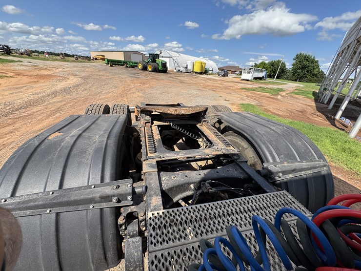 2005-peterbilt-379exhd-image-13