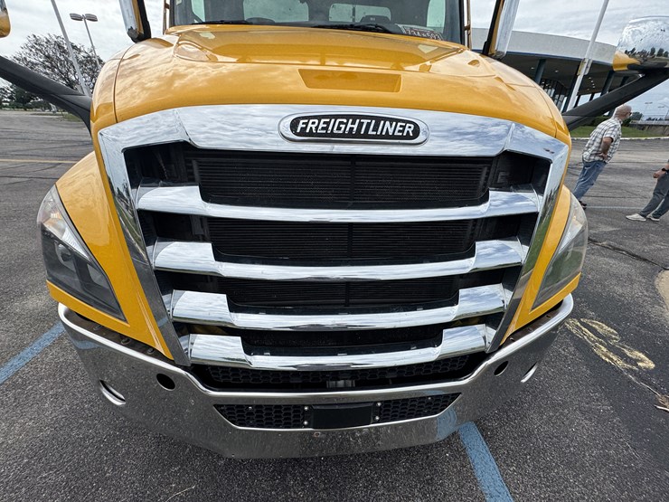 2021-freightliner-cascadia-126-image-54