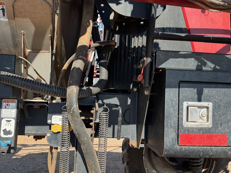 2014-case-ih-3330-image-58