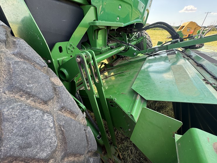 2015-john-deere-w235-image-38