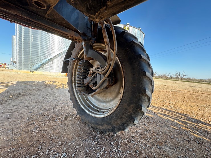 2014-case-ih-3330-image-9