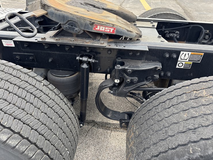 2021-kenworth-t680-image-41