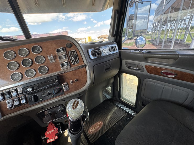 2005-peterbilt-379exhd-image-65