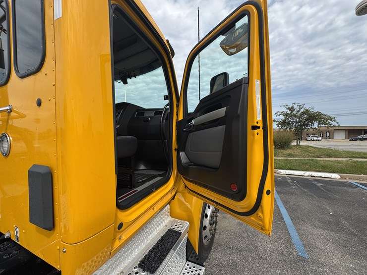 2021-kenworth-t680-image-92