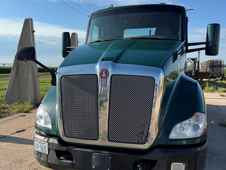 2019-kenworth-t680-image-24