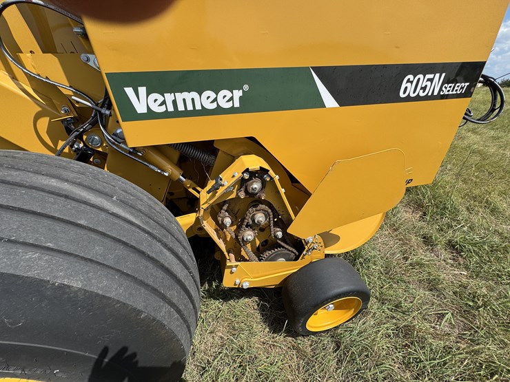 2021-vermeer-605n-image-9