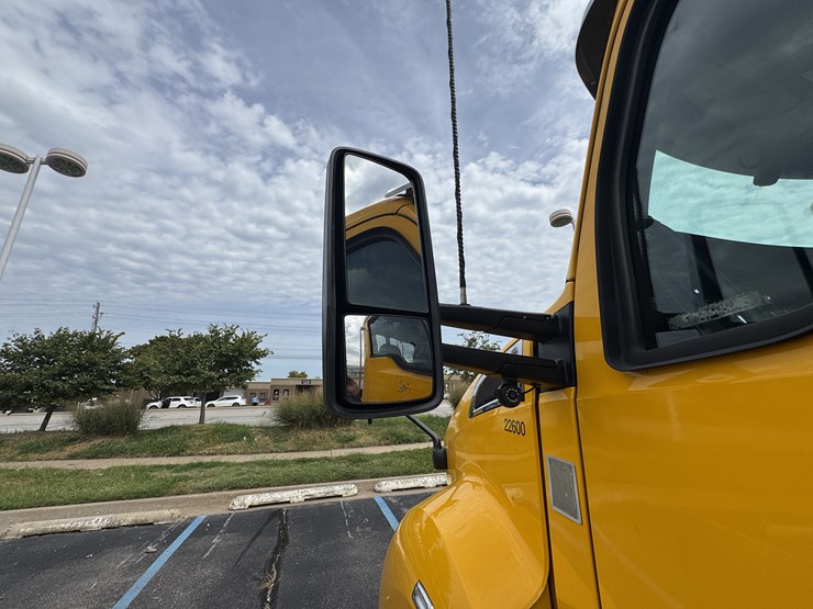 2021-kenworth-t680-image-52