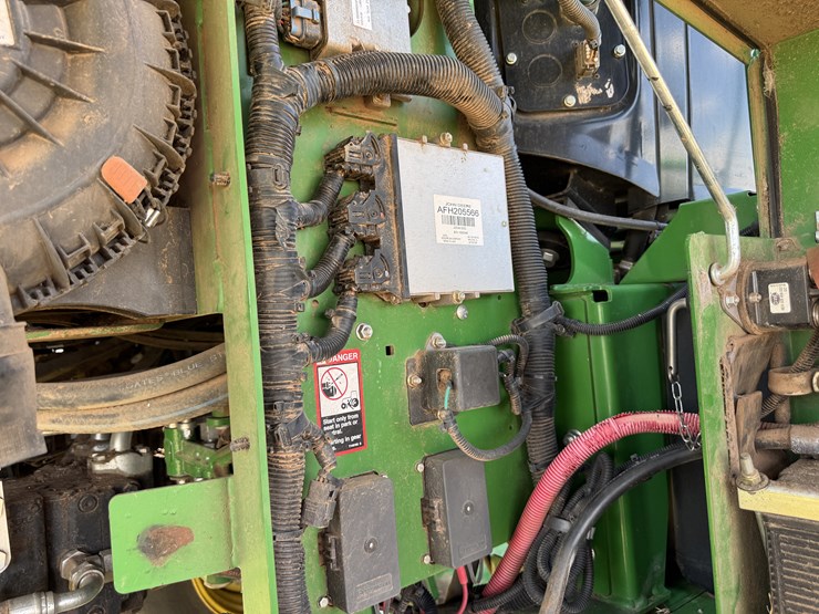 2015-john-deere-w235-image-34