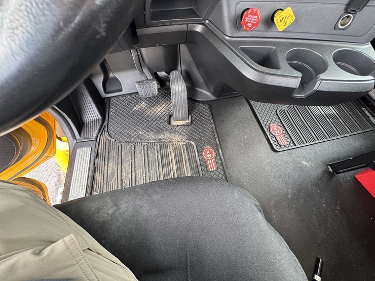2021-kenworth-t680-image-87