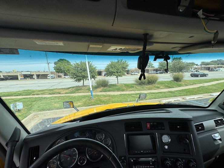 2022-kenworth-t680-image-77