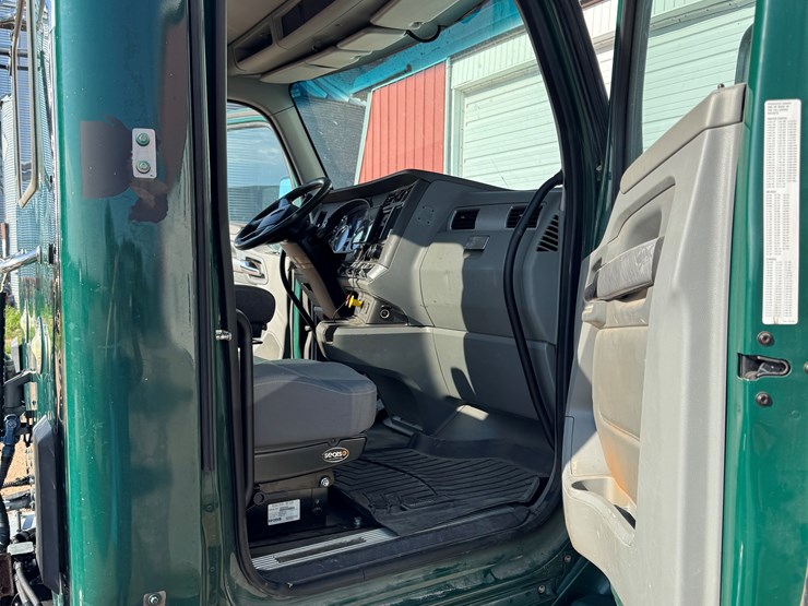 2019-kenworth-t680-image-12