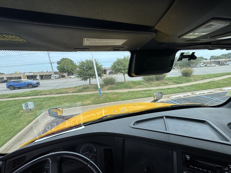 2021-freightliner-cascadia-126-image-85