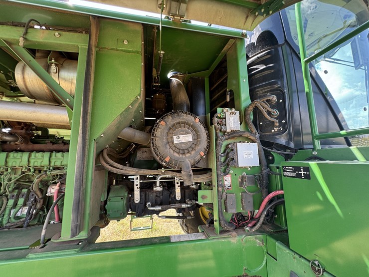 2015-john-deere-w235-image-27