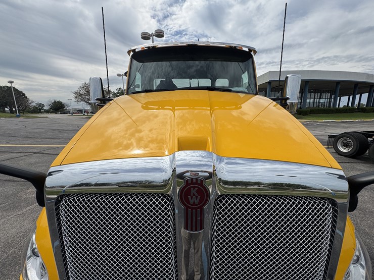 2021-kenworth-t680-image-58