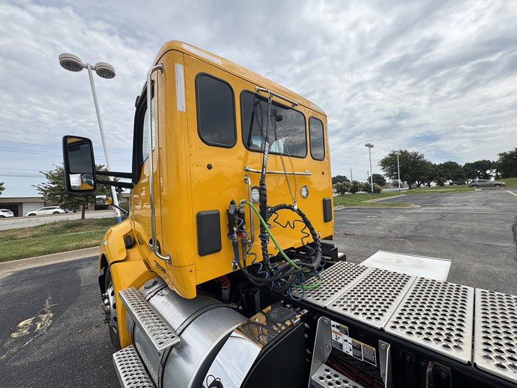 2022-kenworth-t680-image-46