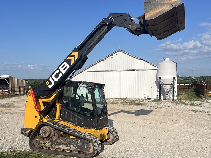 2017-jcb-3ts-8t-image-1