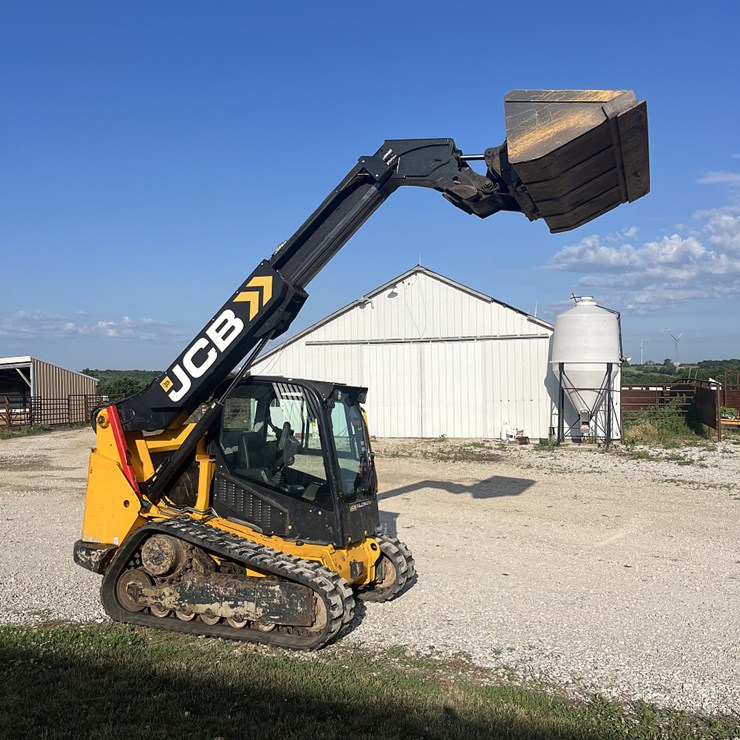 2017 JCB 3TS-8T