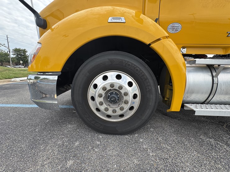 2021-kenworth-t680-image-12