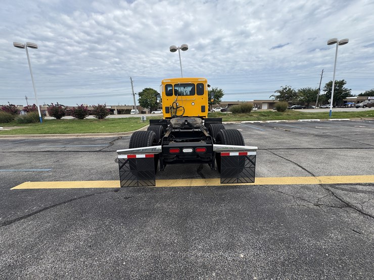 2022-kenworth-t680-image-7