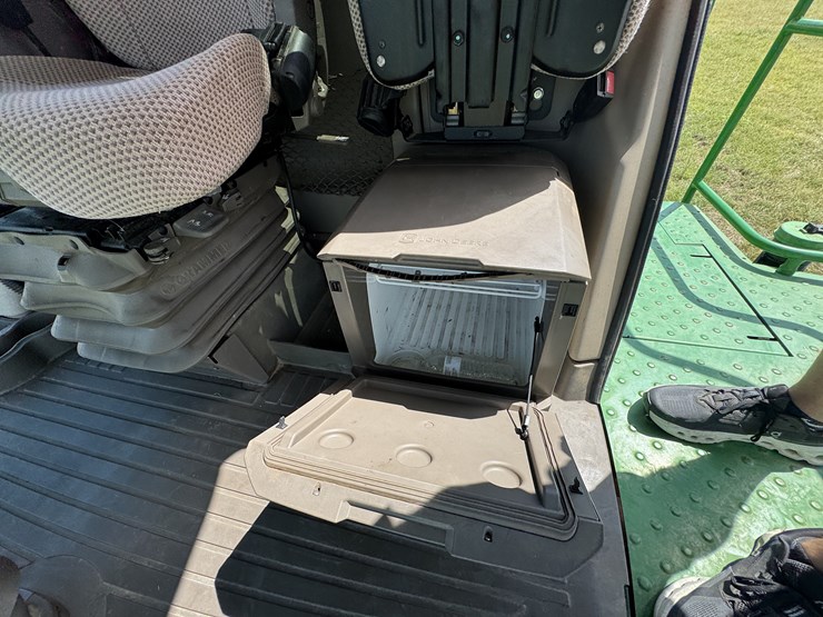 2015-john-deere-w235-image-70