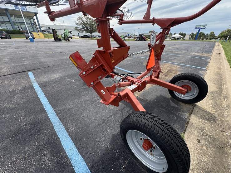 rhino-er-10-wheel-rake-image-10