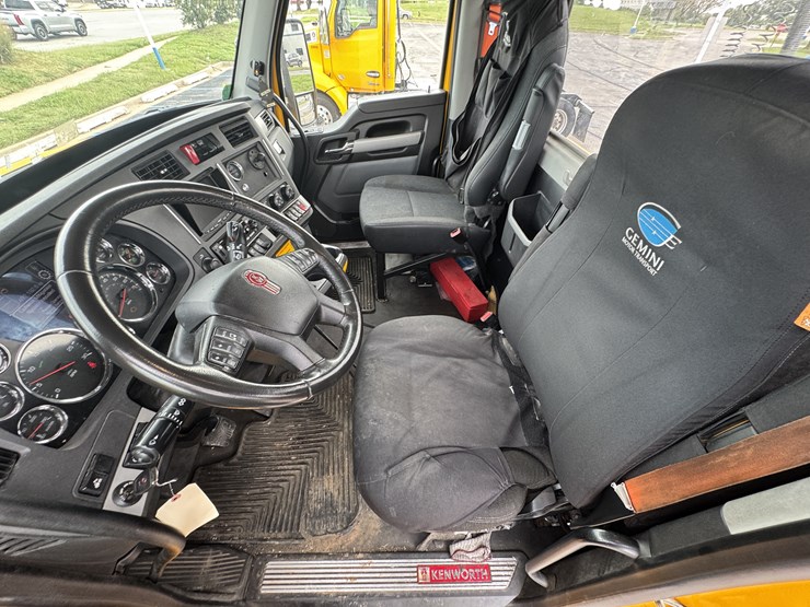 2022-kenworth-t680-image-89