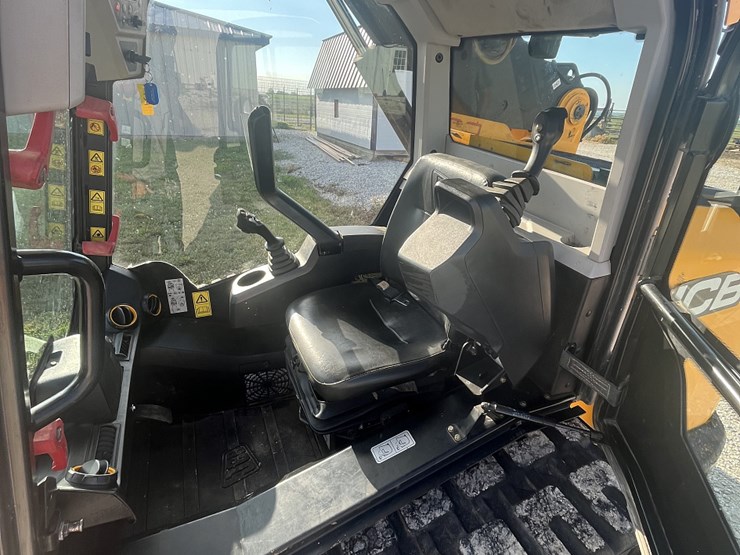2017-jcb-3ts-8t-image-6