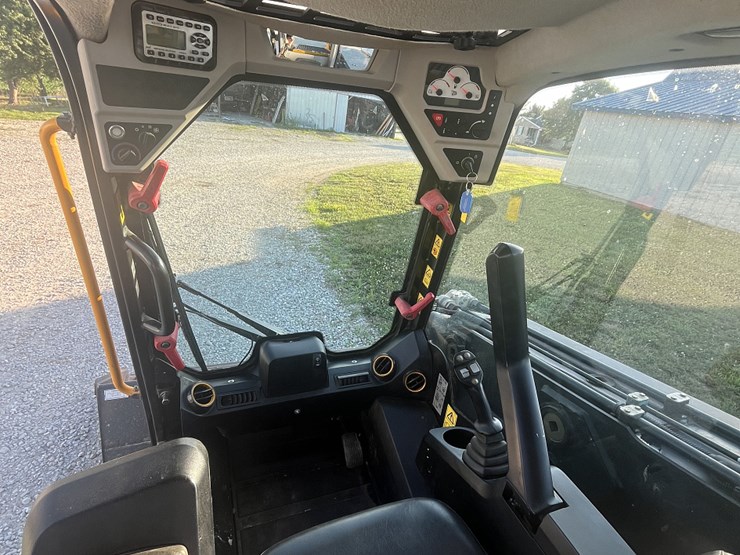 2017-jcb-3ts-8t-image-5