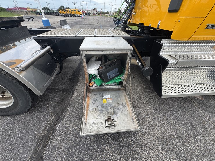 2022-kenworth-t680-image-75