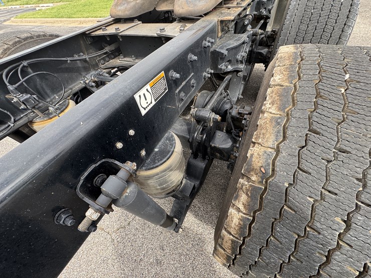 2022-kenworth-t680-image-29