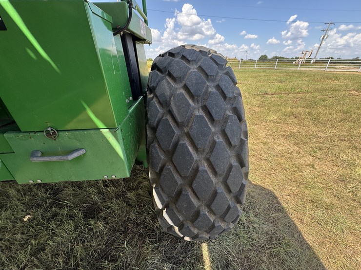 2015-john-deere-w235-image-35