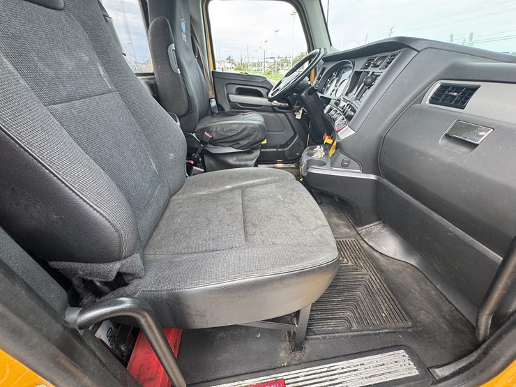 2022-kenworth-t680-image-79