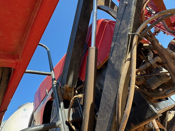 2014-case-ih-3330-image-50