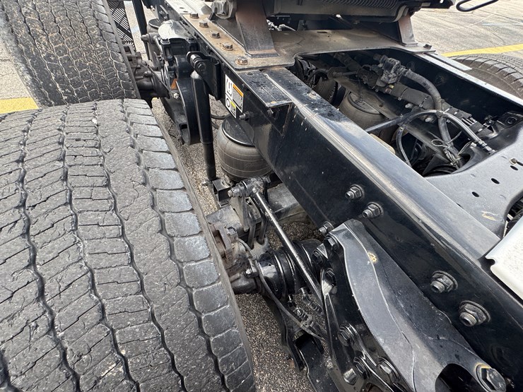 2021-kenworth-t680-image-30