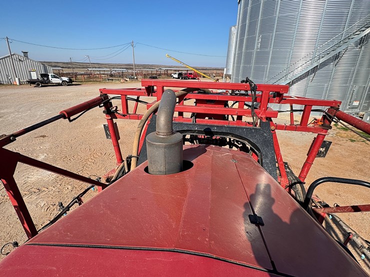 2014-case-ih-3330-image-31