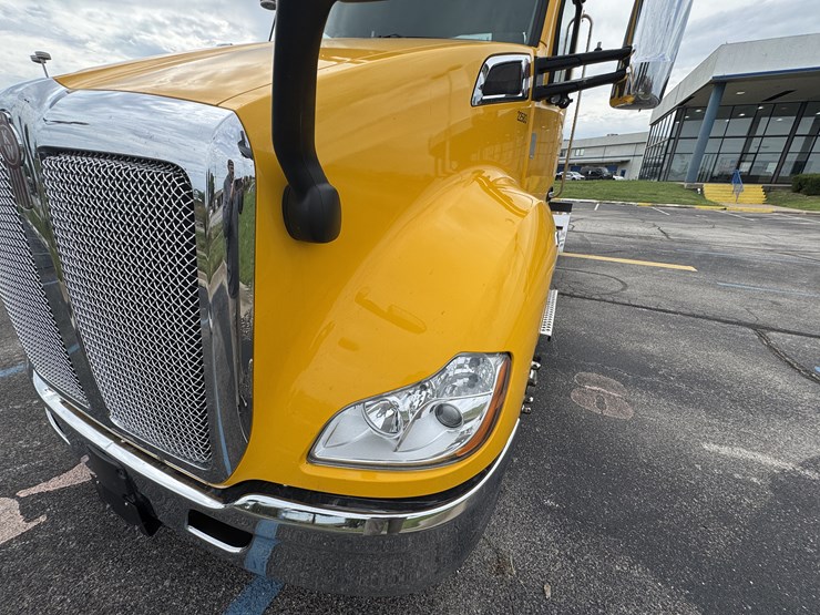 2022-kenworth-t680-image-55
