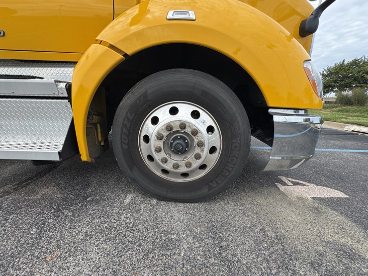 2021-kenworth-t680-image-10