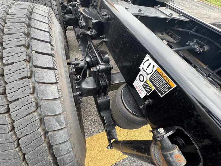2022-kenworth-t680-image-37