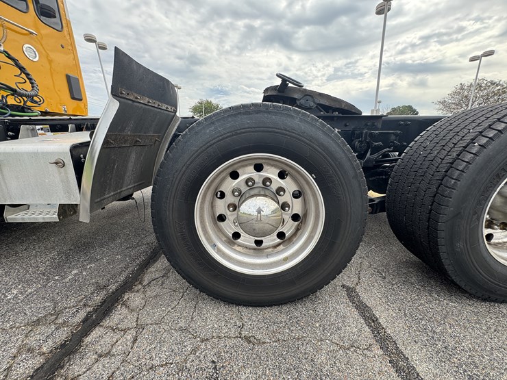 2022-kenworth-t680-image-13