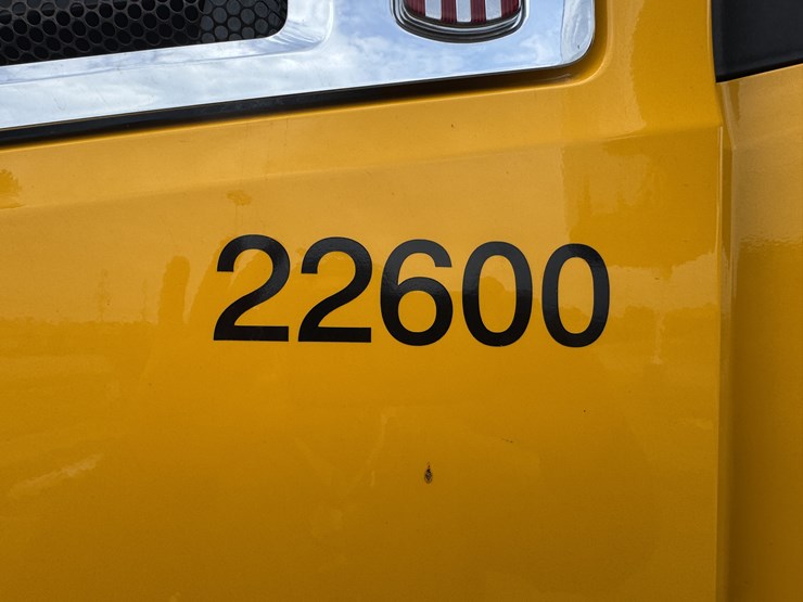 2021-kenworth-t680-image-100