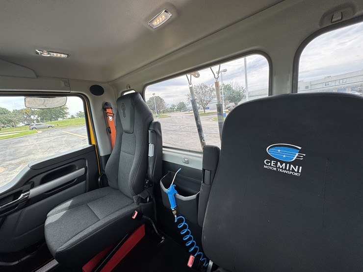 2021-kenworth-t680-image-90