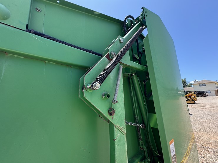 1997-john-deere-566-round-baler-image-40