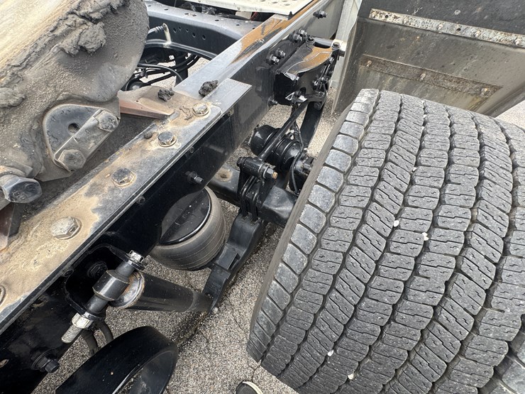 2022-kenworth-t680-image-29