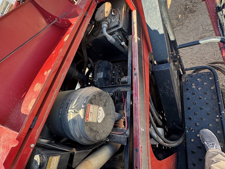 2014-case-ih-3330-image-26