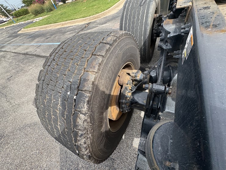 2022-kenworth-t680-image-34