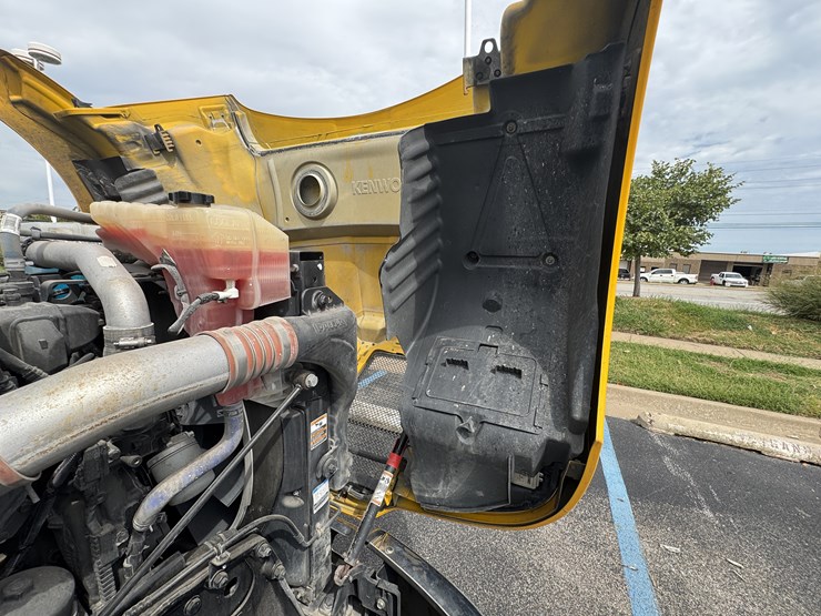 2022-kenworth-t680-image-51