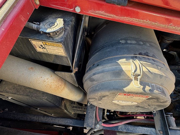 2014-case-ih-3330-image-30